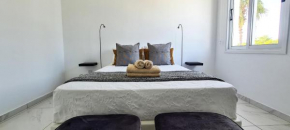 Phaedrus Living - Seaside Executive Flat Harbour 206